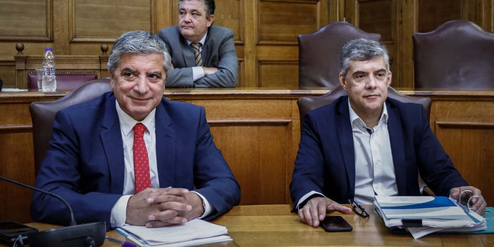 Χαμός στη Βουλή: Αποβλήθηκαν Πατούλης, Αγοραστός που είχαν κόντρα με τον γενικό γραμματέα του υπουργείου Εσωτερικών